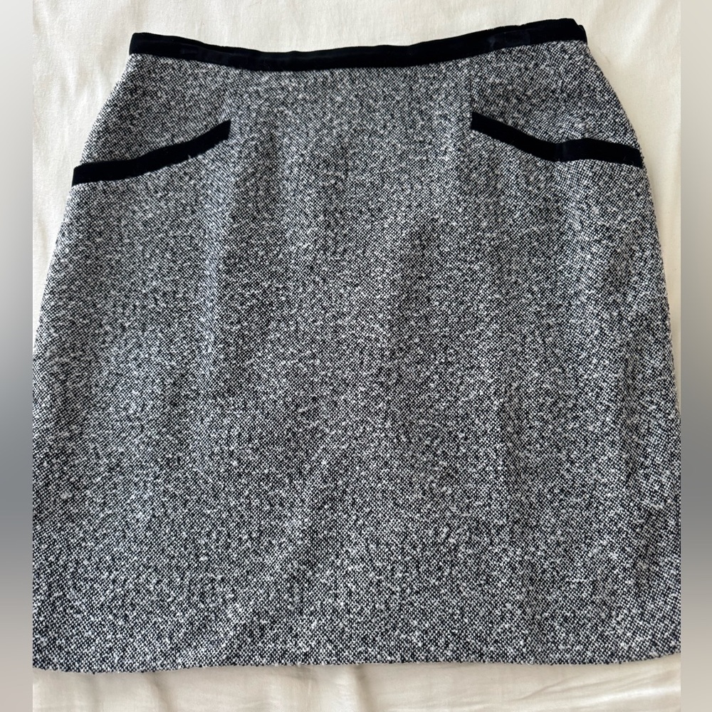 ANN TAYLOR Petites Wool Blend Black and Gray  Skirt Size 12P